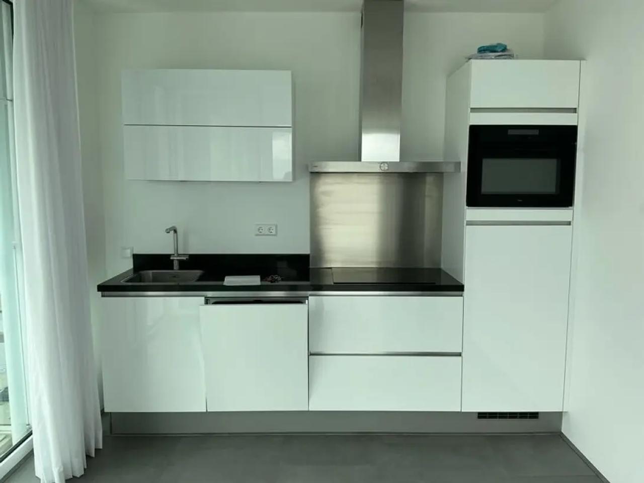 2-bedroom apartment with 8 m² outdoor space - Image 1