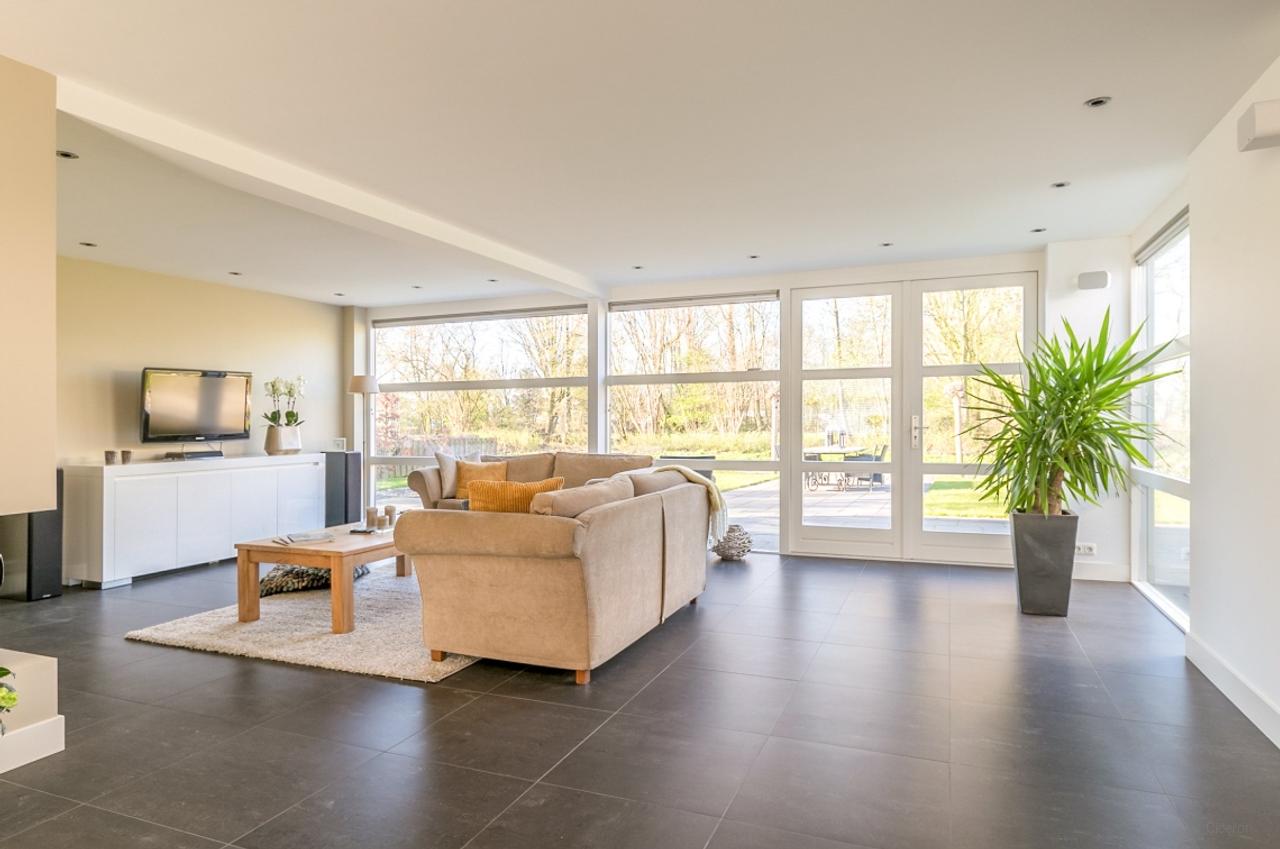 175 m² bungalow with garden and garage - Image 4