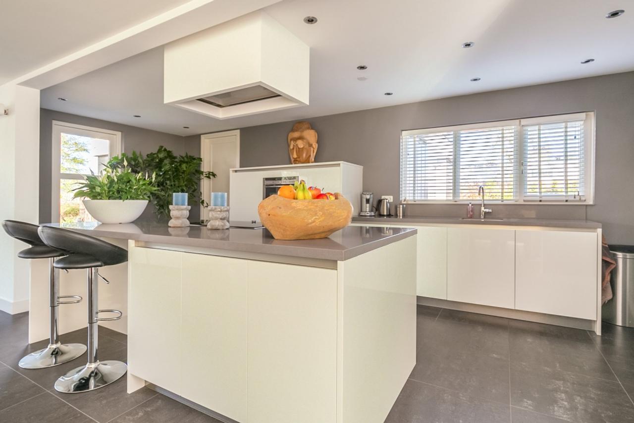 175 m² bungalow with garden and garage - Image 6
