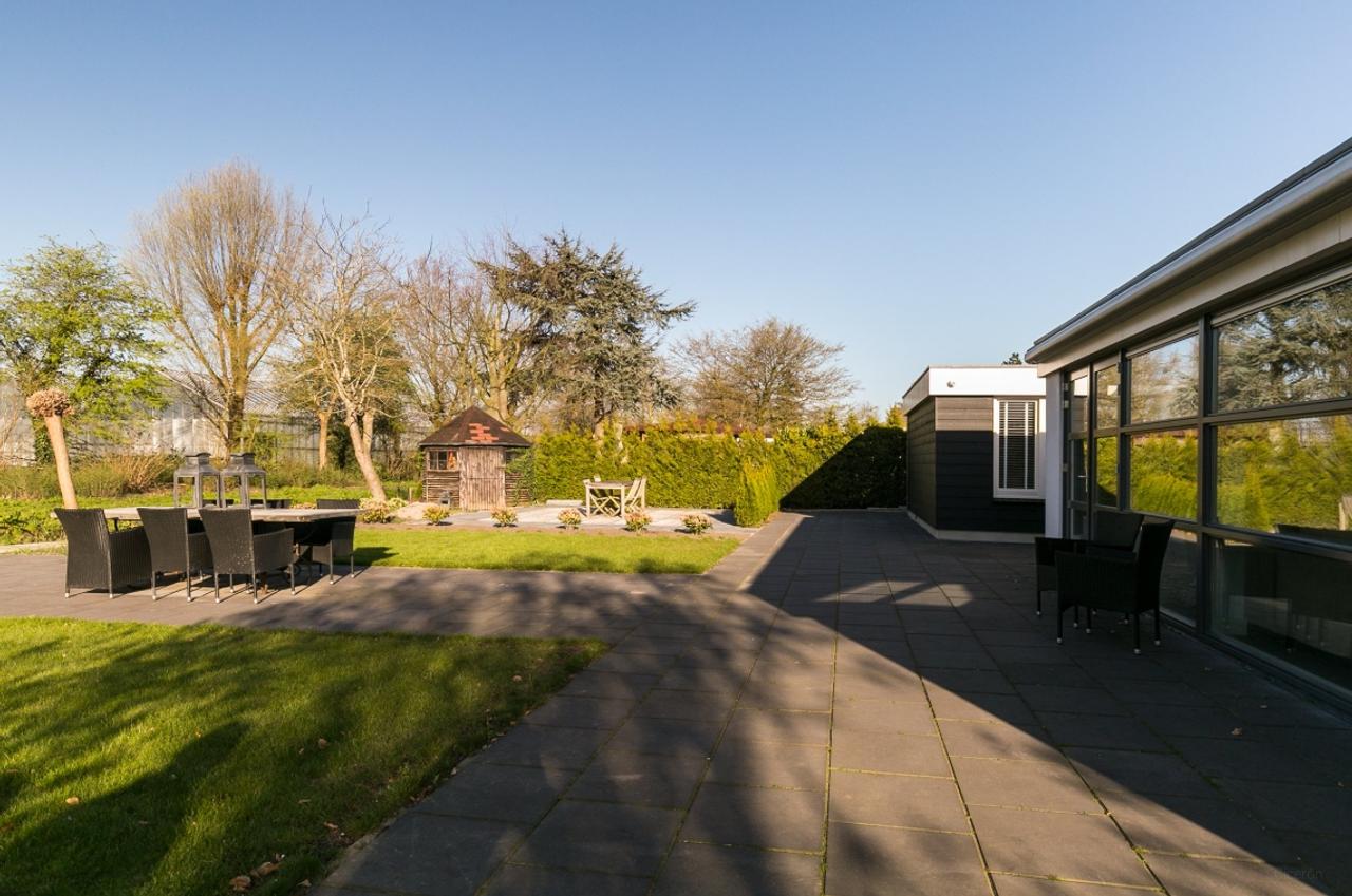 175 m² bungalow with garden and garage - Image 19