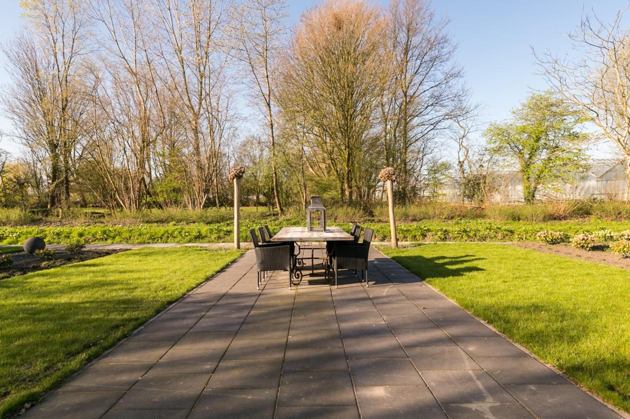 175 m² bungalow with garden and garage - Image 20