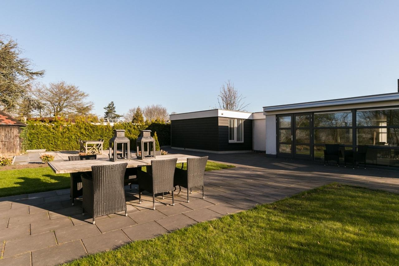 175 m² bungalow with garden and garage - Image 24