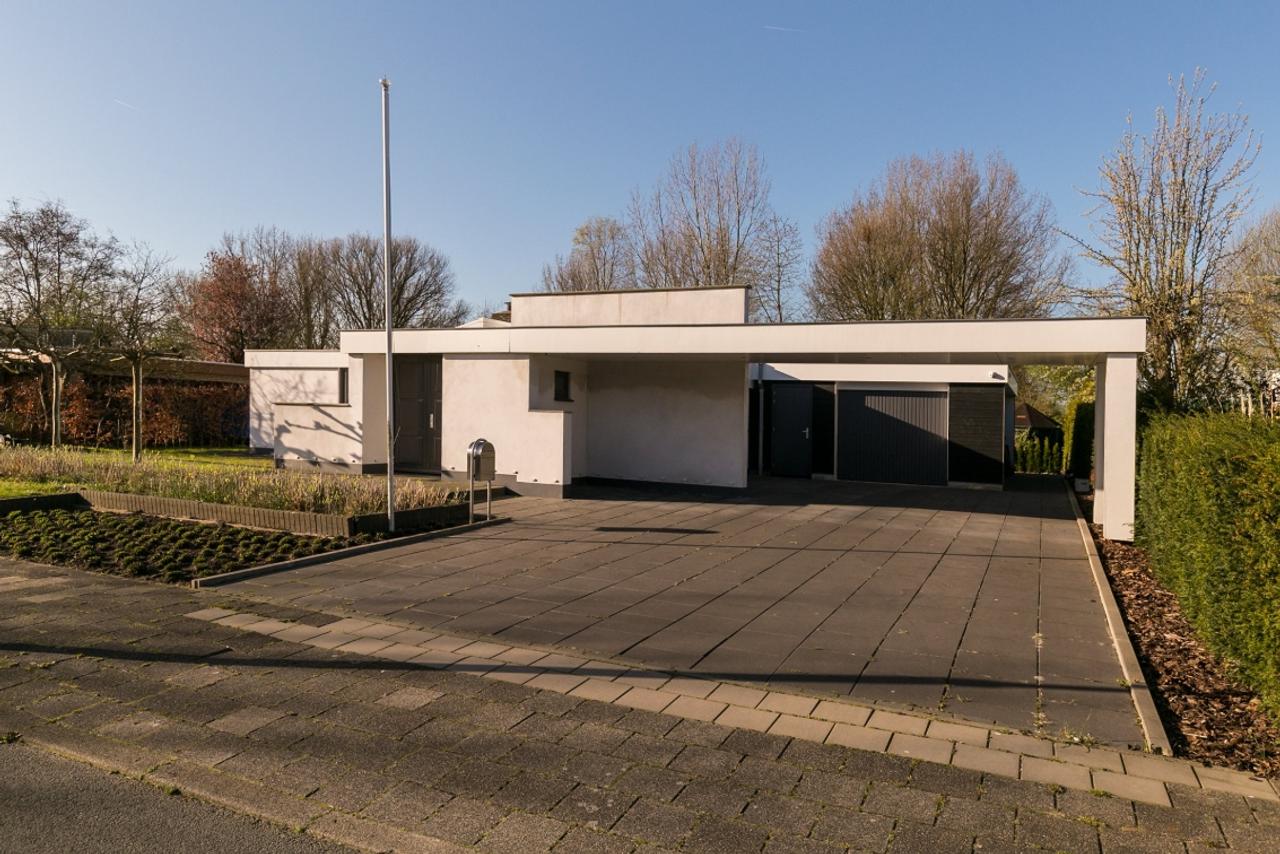 175 m² bungalow with garden and garage - Image 27