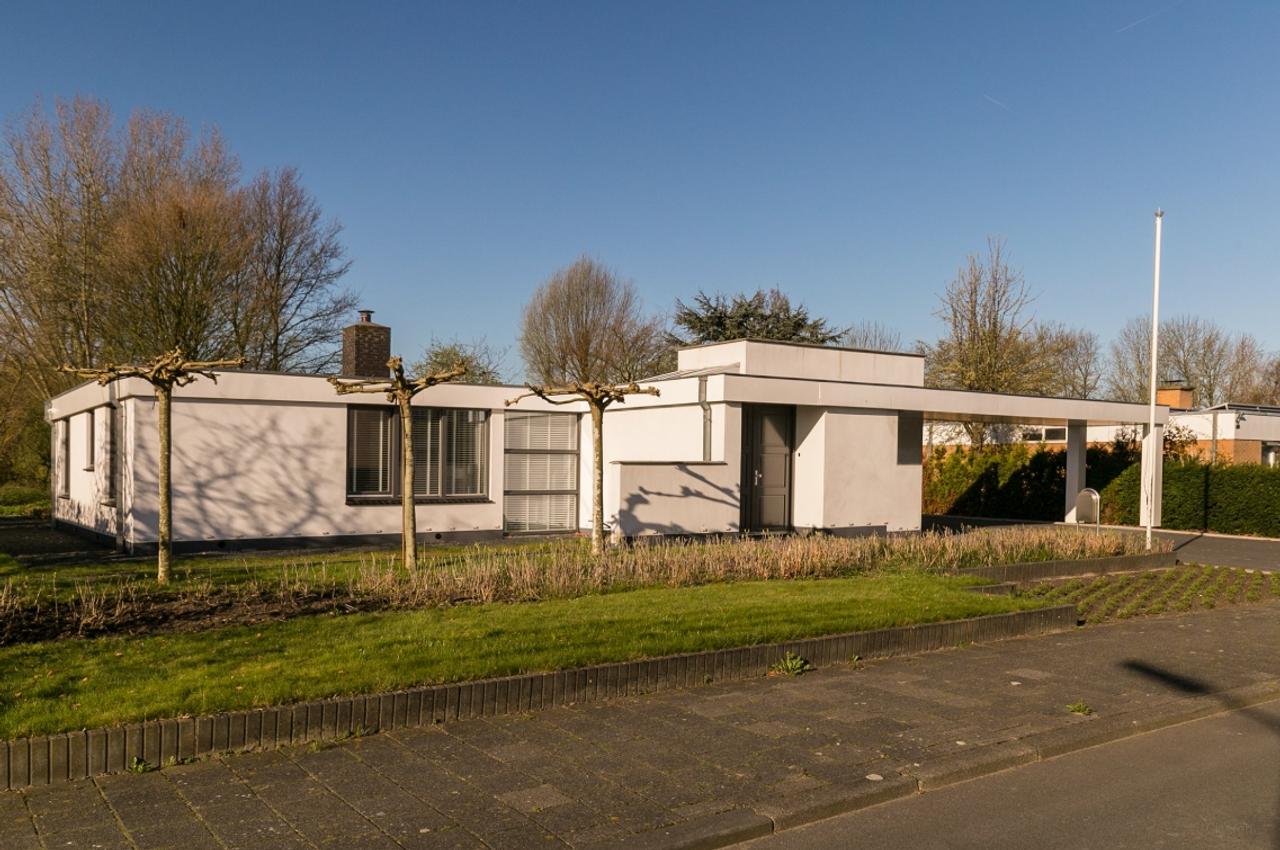 175 m² bungalow with garden and garage - Image 28
