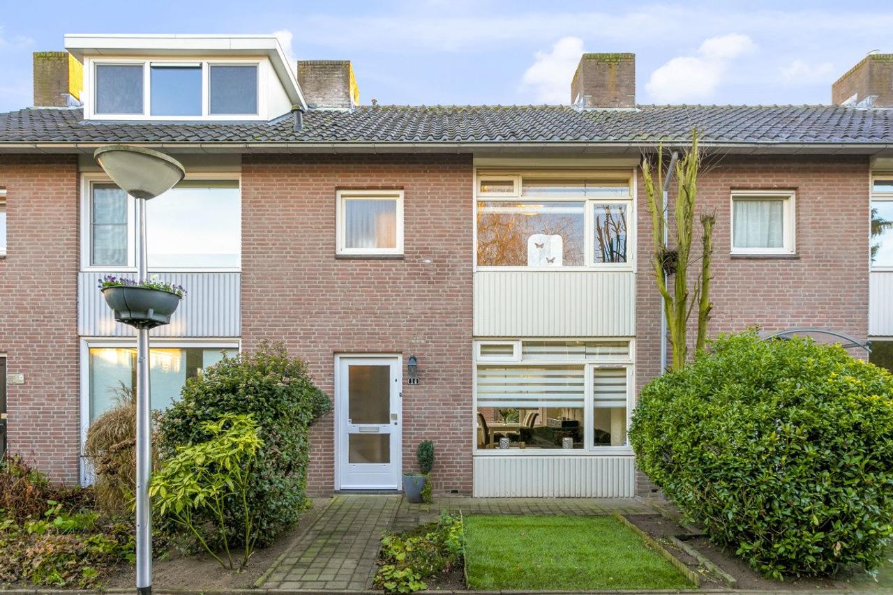 98 m² gezinswoning met 4 slaapkamers - Afbeelding 1