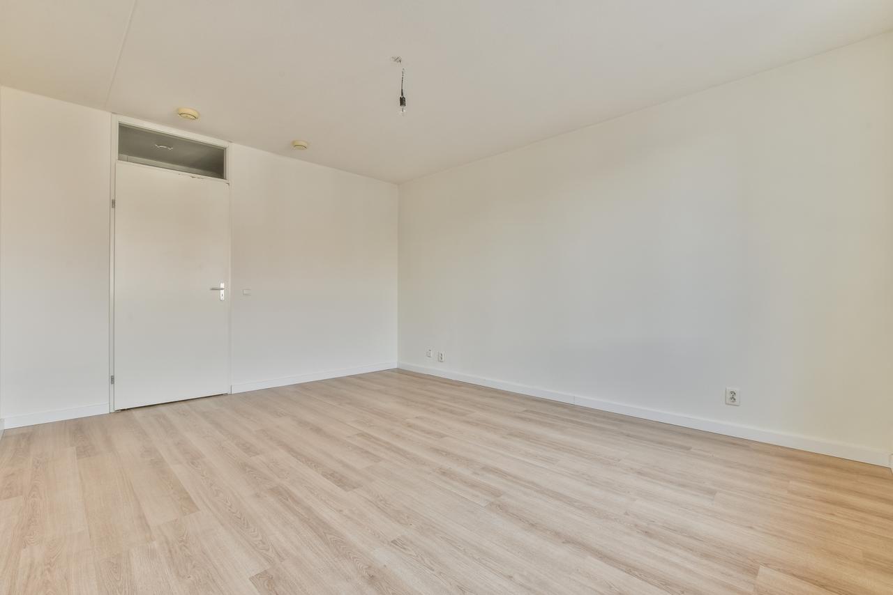108 m² Apartment with 2 Bedrooms - Image 4