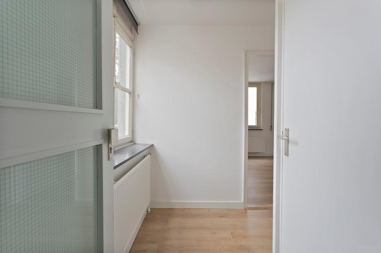 One-bedroom apartment in central Maastricht - Image 6