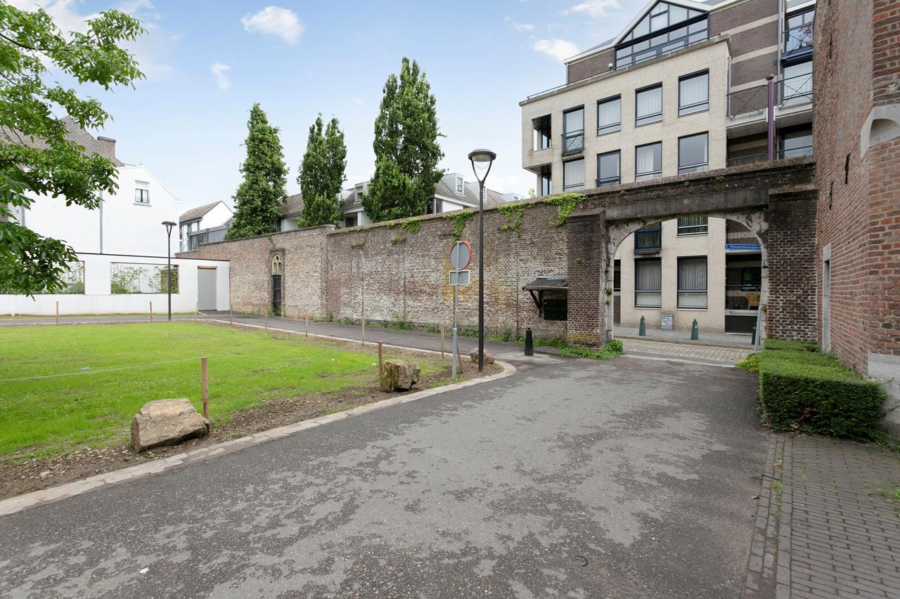 One-bedroom apartment in central Maastricht - Image 14