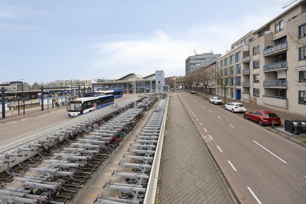 81 m² appartement met balkon bij station - Afbeelding 2