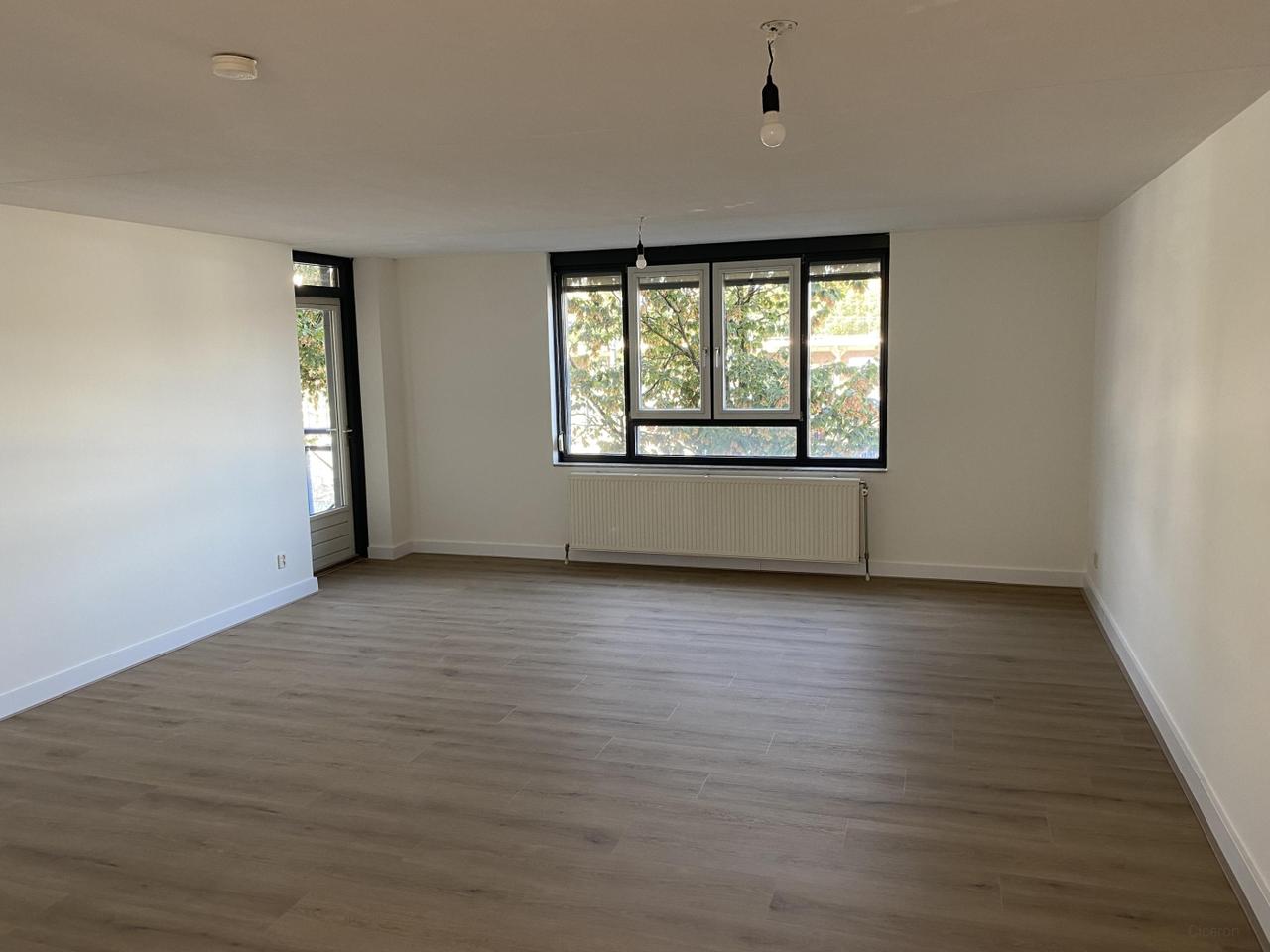 81 m² appartement met balkon bij station - Afbeelding 3