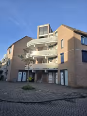 Furnished 1-bedroom apartment with balcony