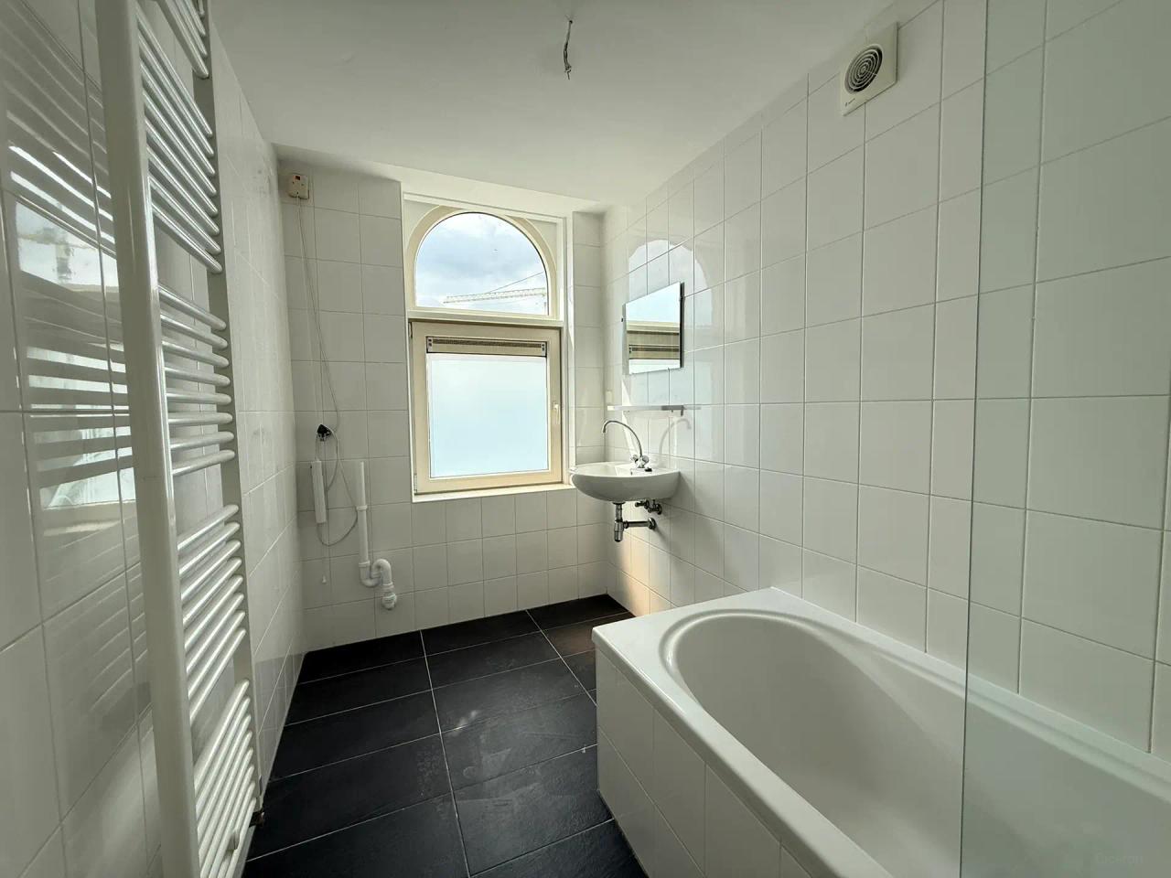 102 m² apartment with balcony in Schiedam - Image 7