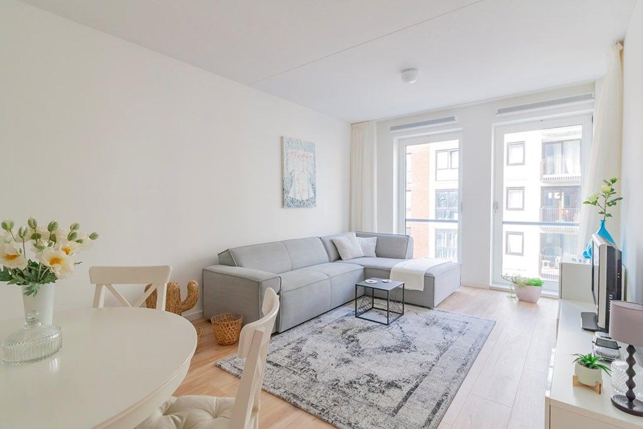 Furnished 1-Bedroom Apartment with Balcony - Image 5