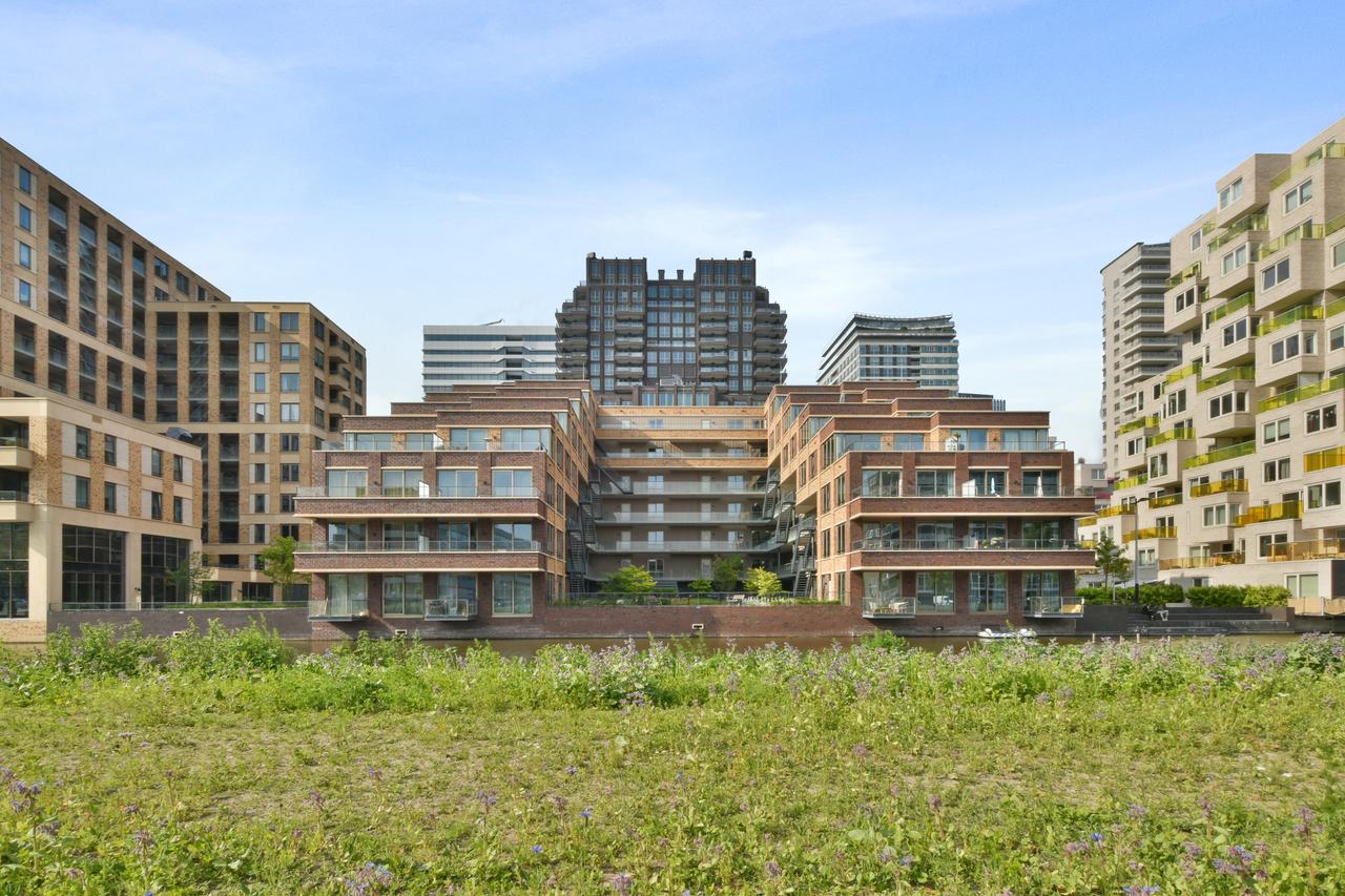 61 m² appartement met balkon op de Zuidas - Afbeelding 1