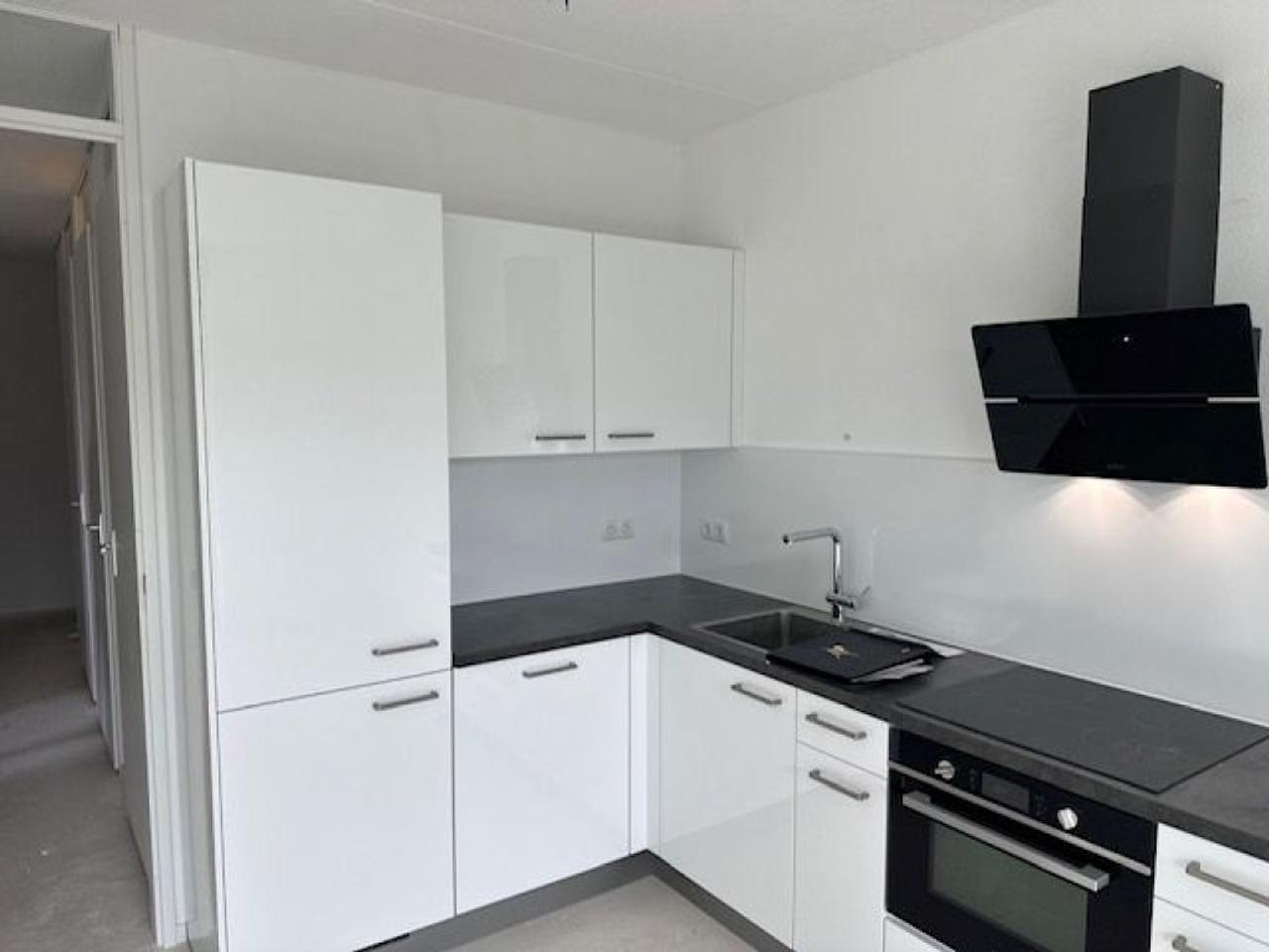 New-build apartment with 2 bedrooms - Image 4