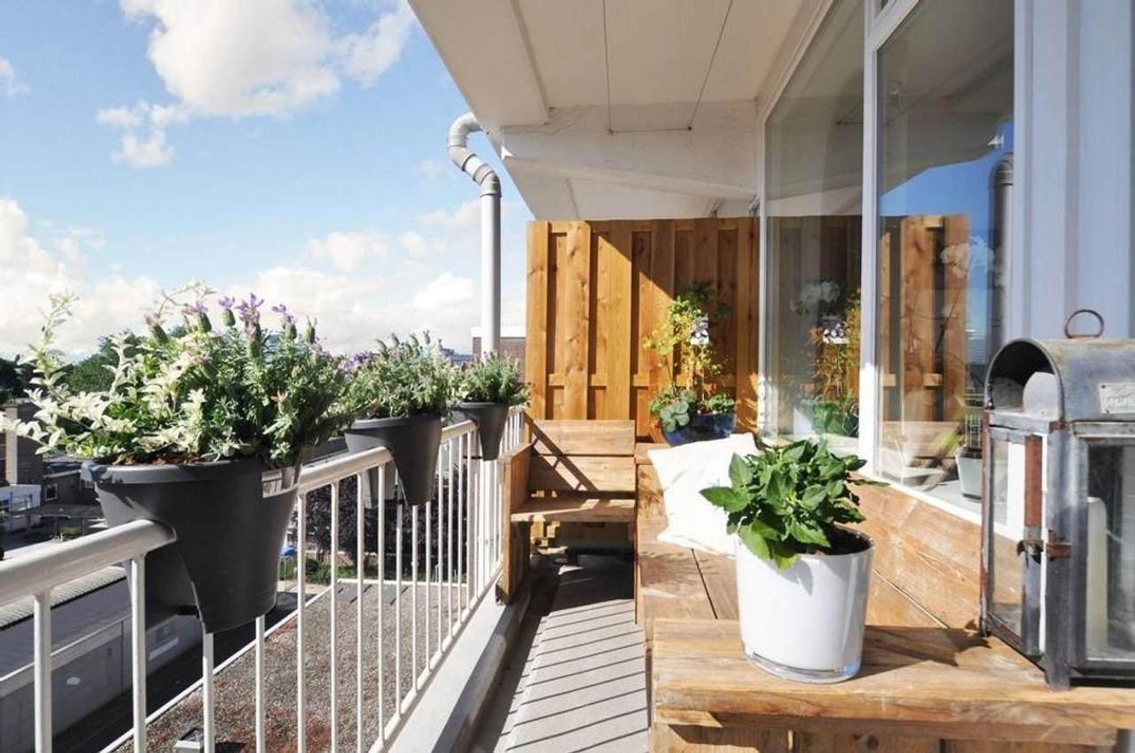 Furnished 2-Bedroom Maisonette - Image 1