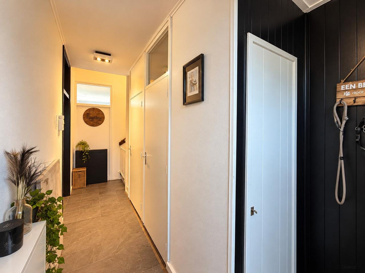 4-Bedroom Home with Sunny Garden - Image 2