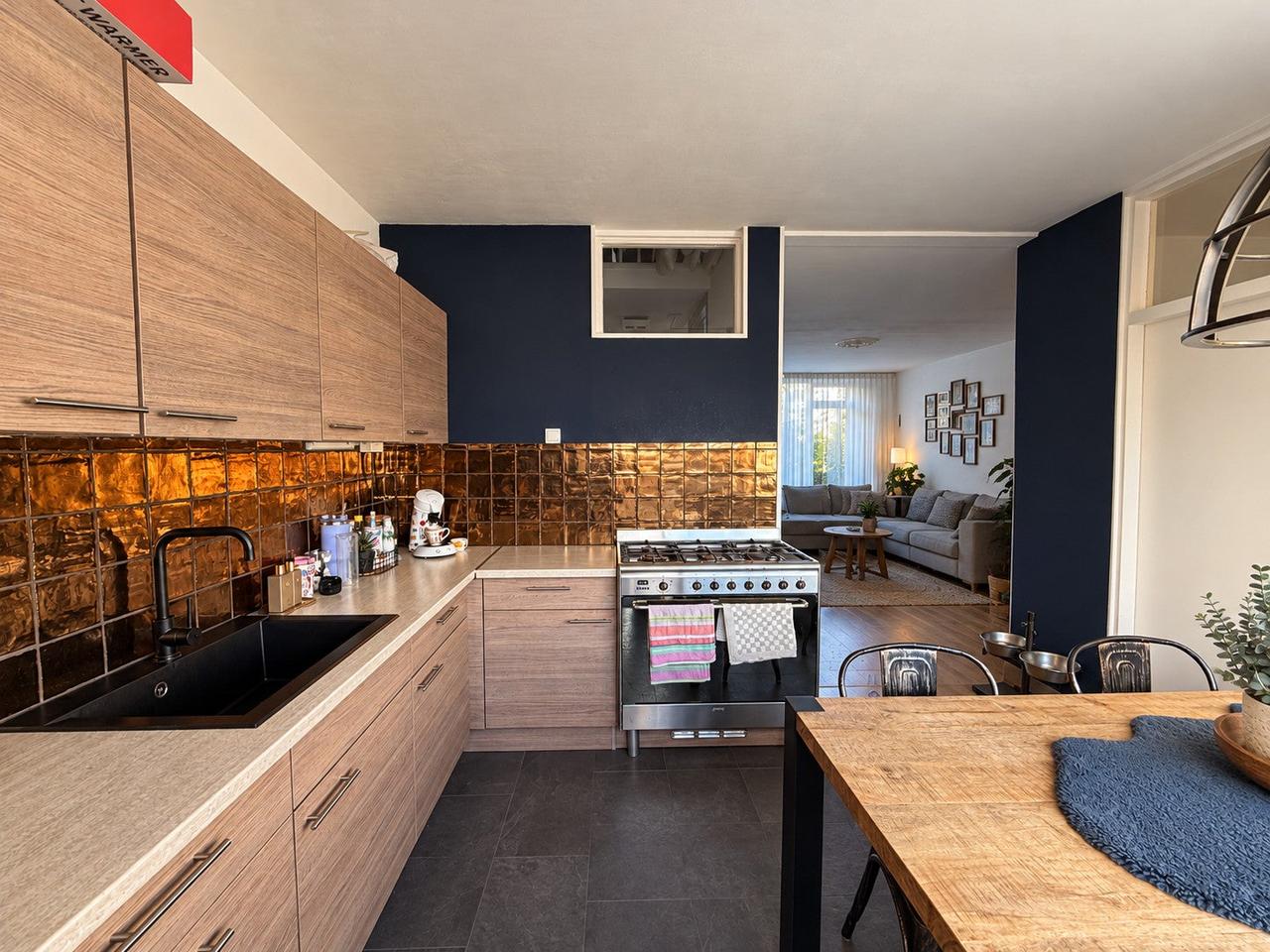 4-Bedroom Home with Sunny Garden - Image 6