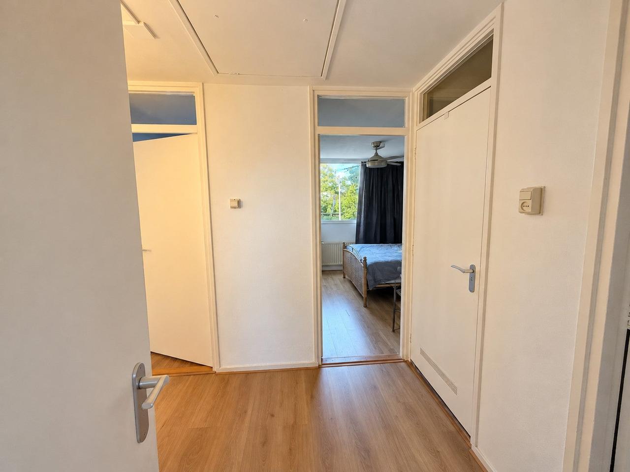 4-Bedroom Home with Sunny Garden - Image 9
