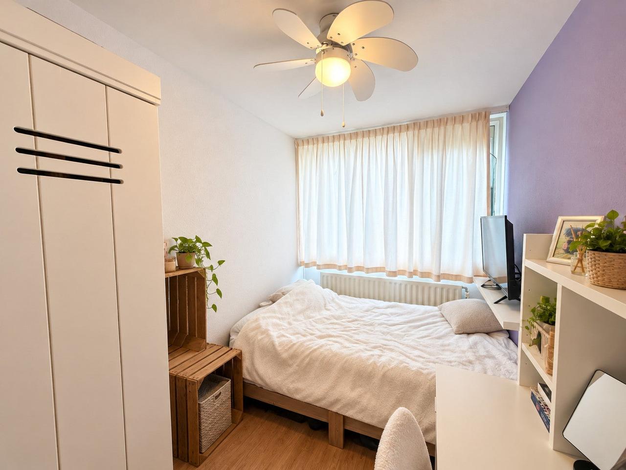 4-Bedroom Home with Sunny Garden - Image 10