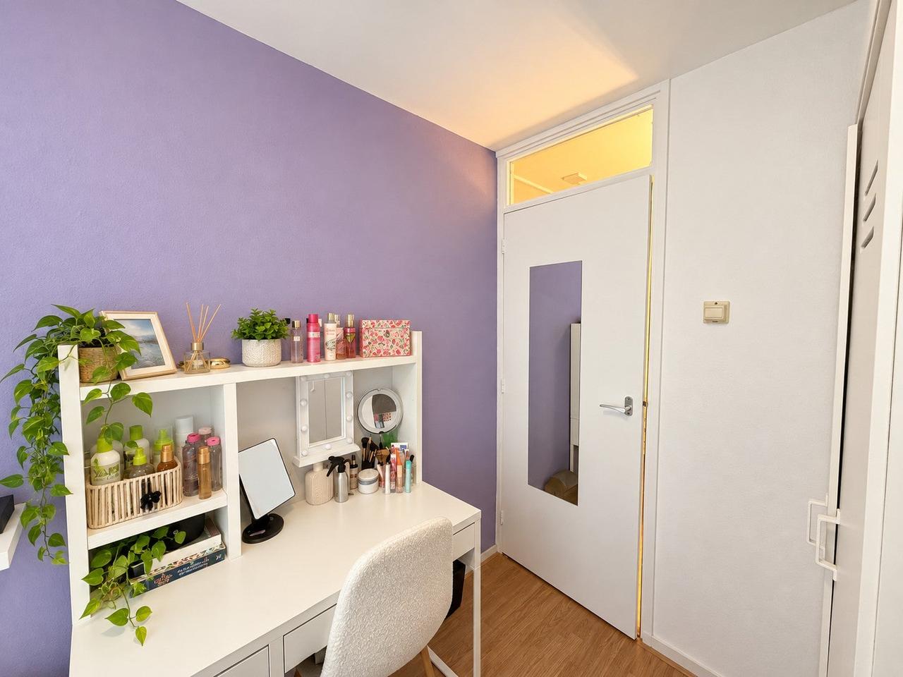 4-Bedroom Home with Sunny Garden - Image 11