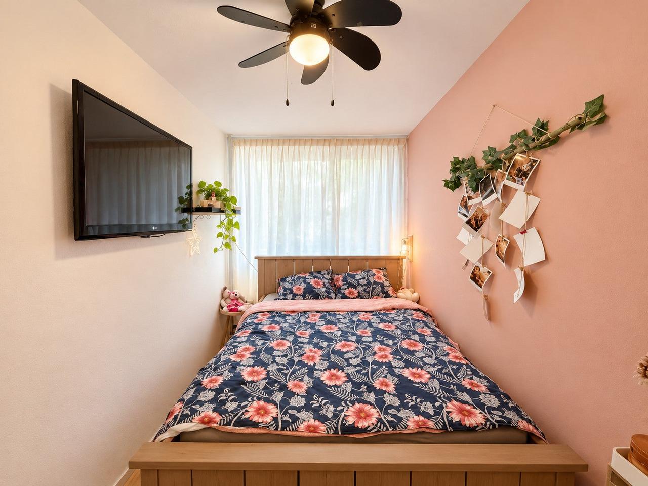 4-Bedroom Home with Sunny Garden - Image 15