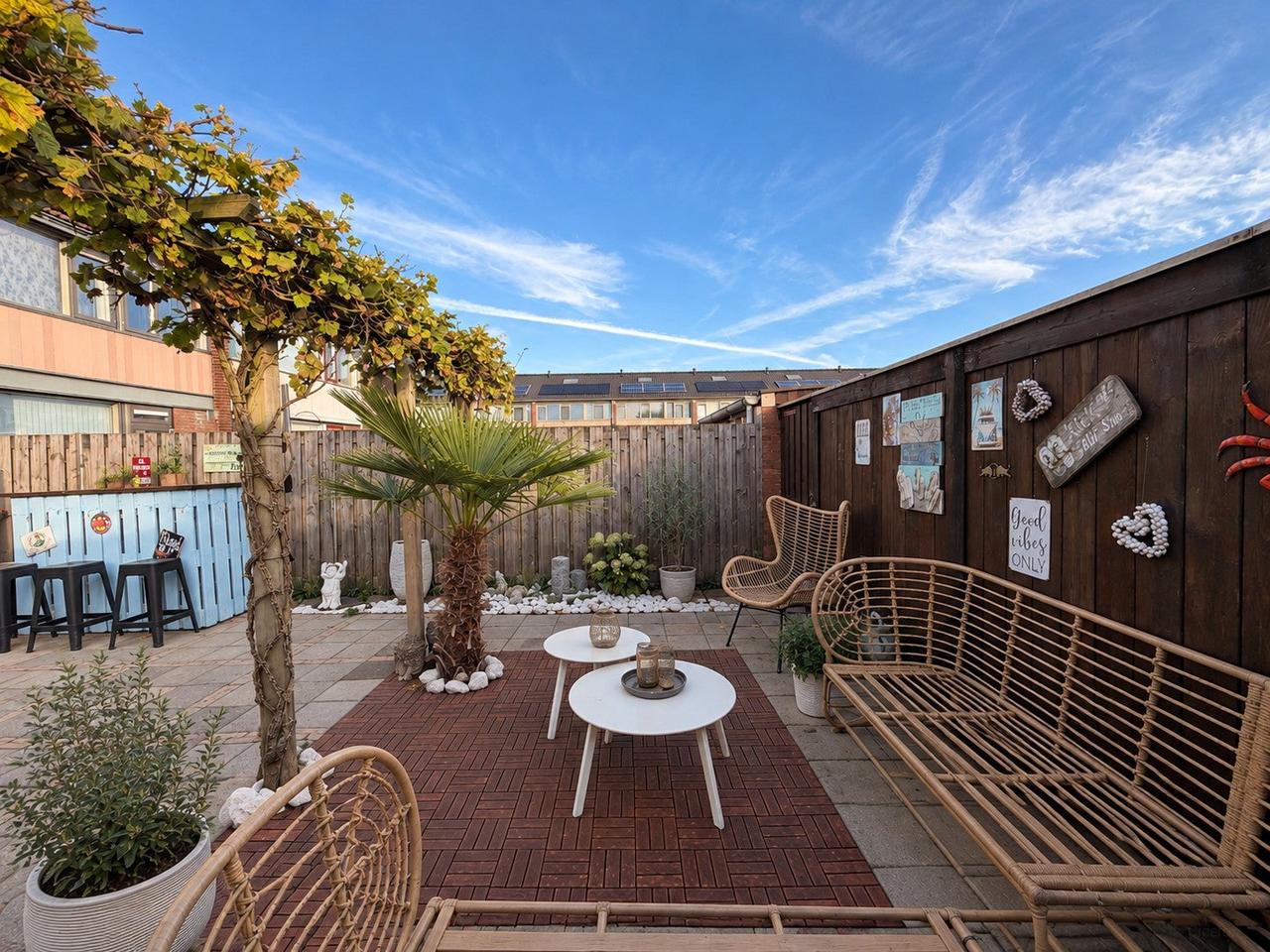 4-Bedroom Home with Sunny Garden - Image 19