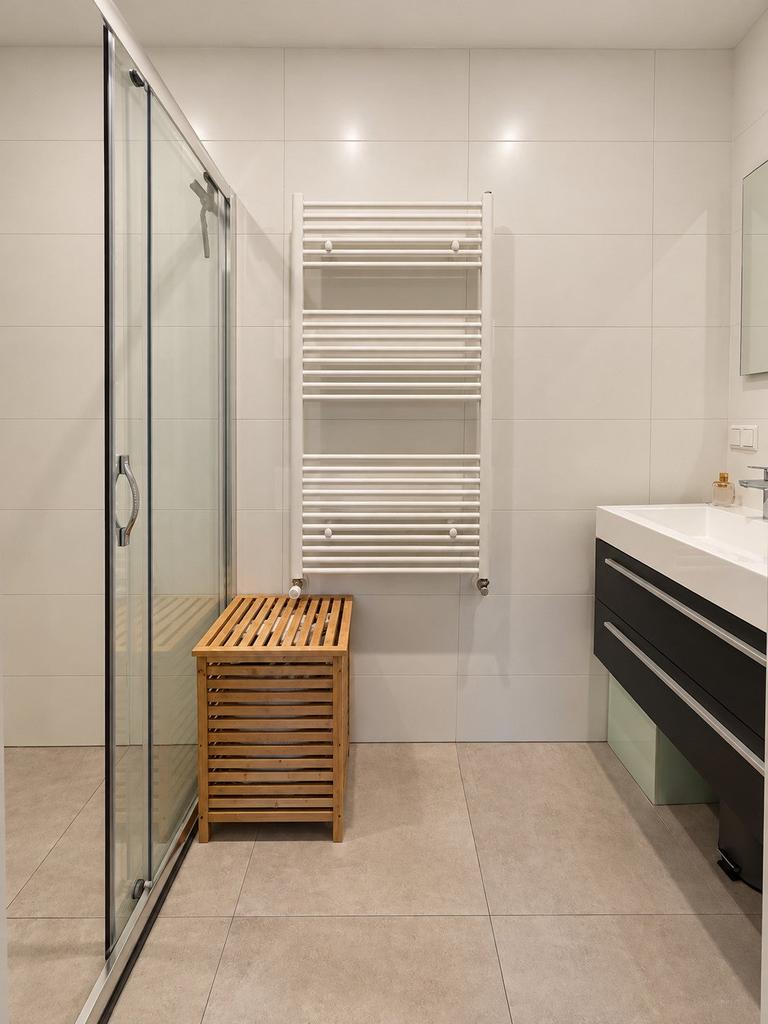 Furnished 1-Bedroom Apartment with Garden - Image 2