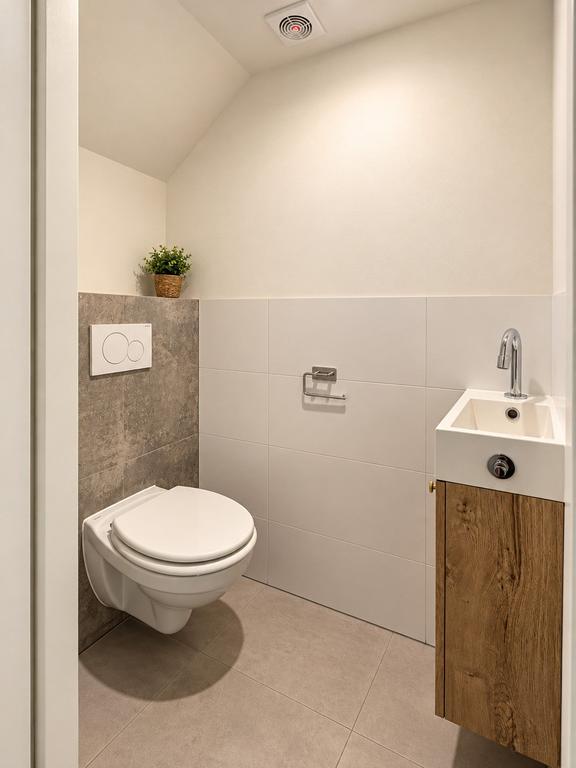 Furnished 1-Bedroom Apartment with Garden - Image 12