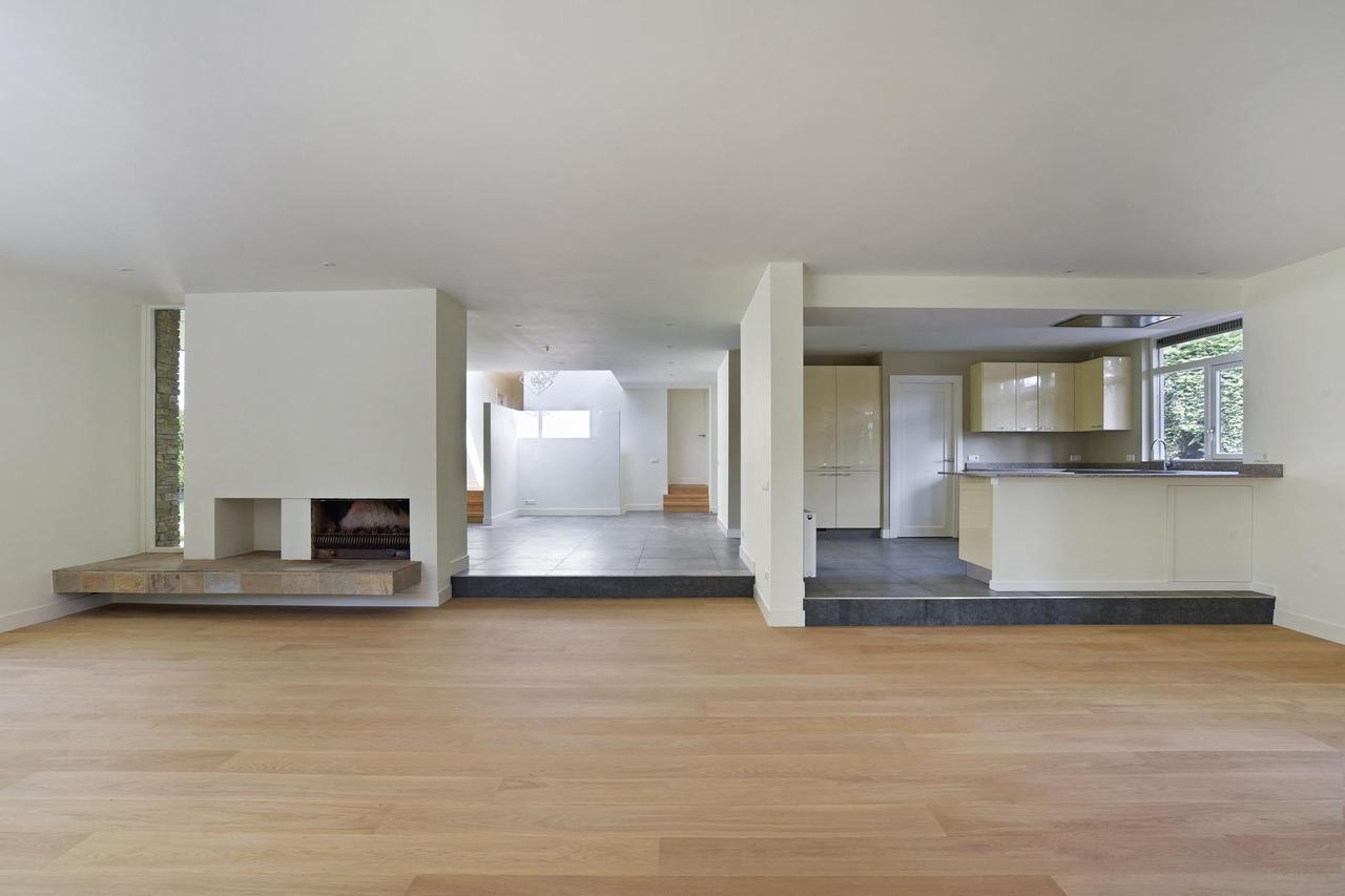 330 m² Detached Bungalow with 6 Bedrooms - Image 5