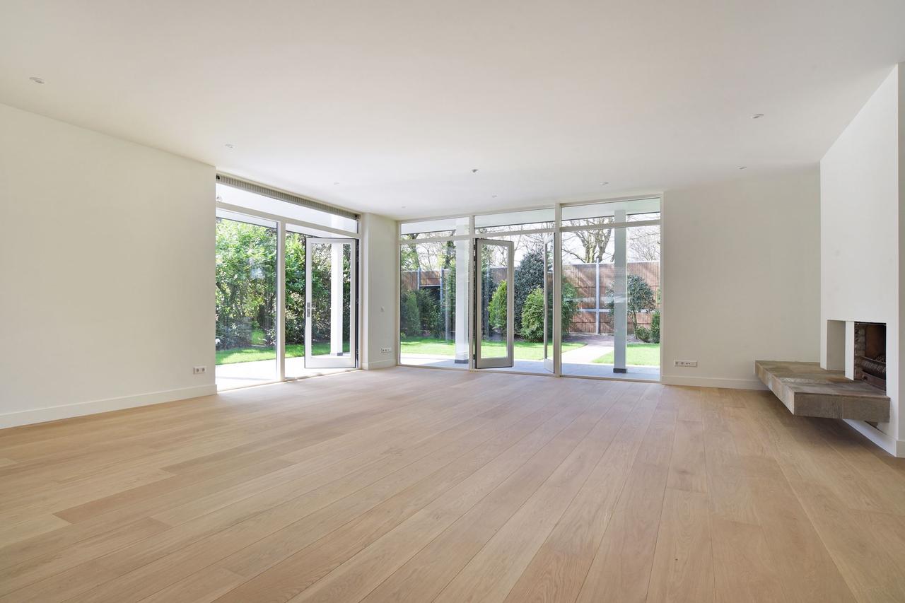 330 m² Detached Bungalow with 6 Bedrooms - Image 6