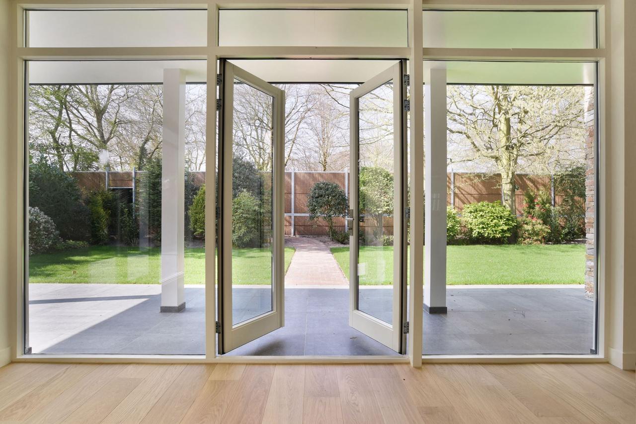 330 m² Detached Bungalow with 6 Bedrooms - Image 7