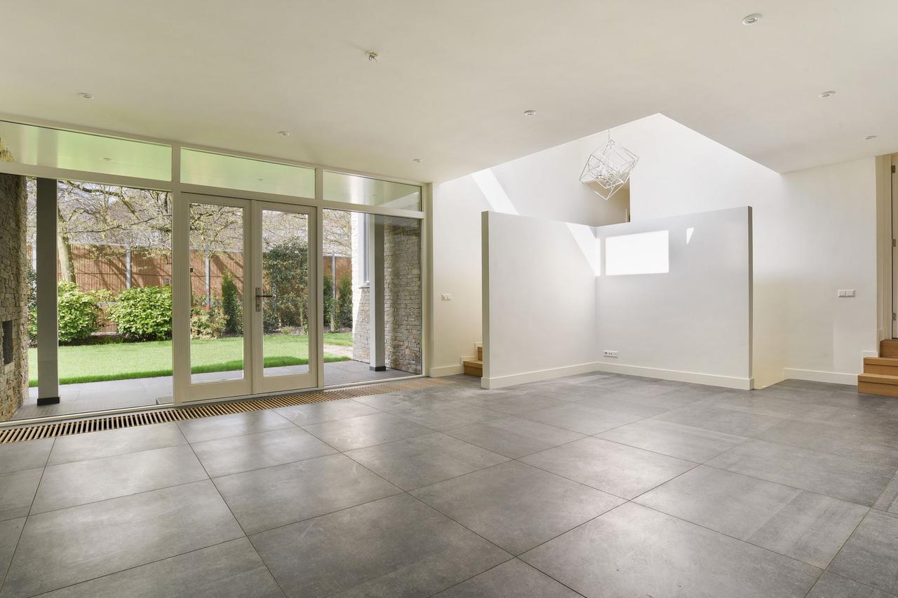 330 m² Detached Bungalow with 6 Bedrooms - Image 9