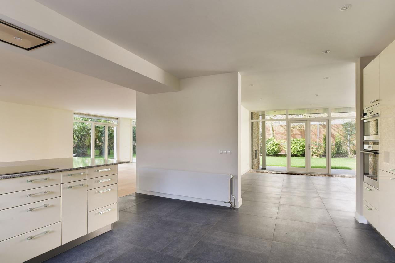 330 m² Detached Bungalow with 6 Bedrooms - Image 10
