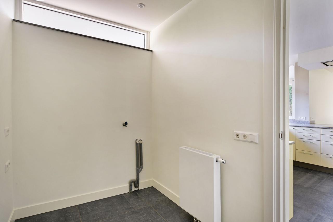 330 m² Detached Bungalow with 6 Bedrooms - Image 15