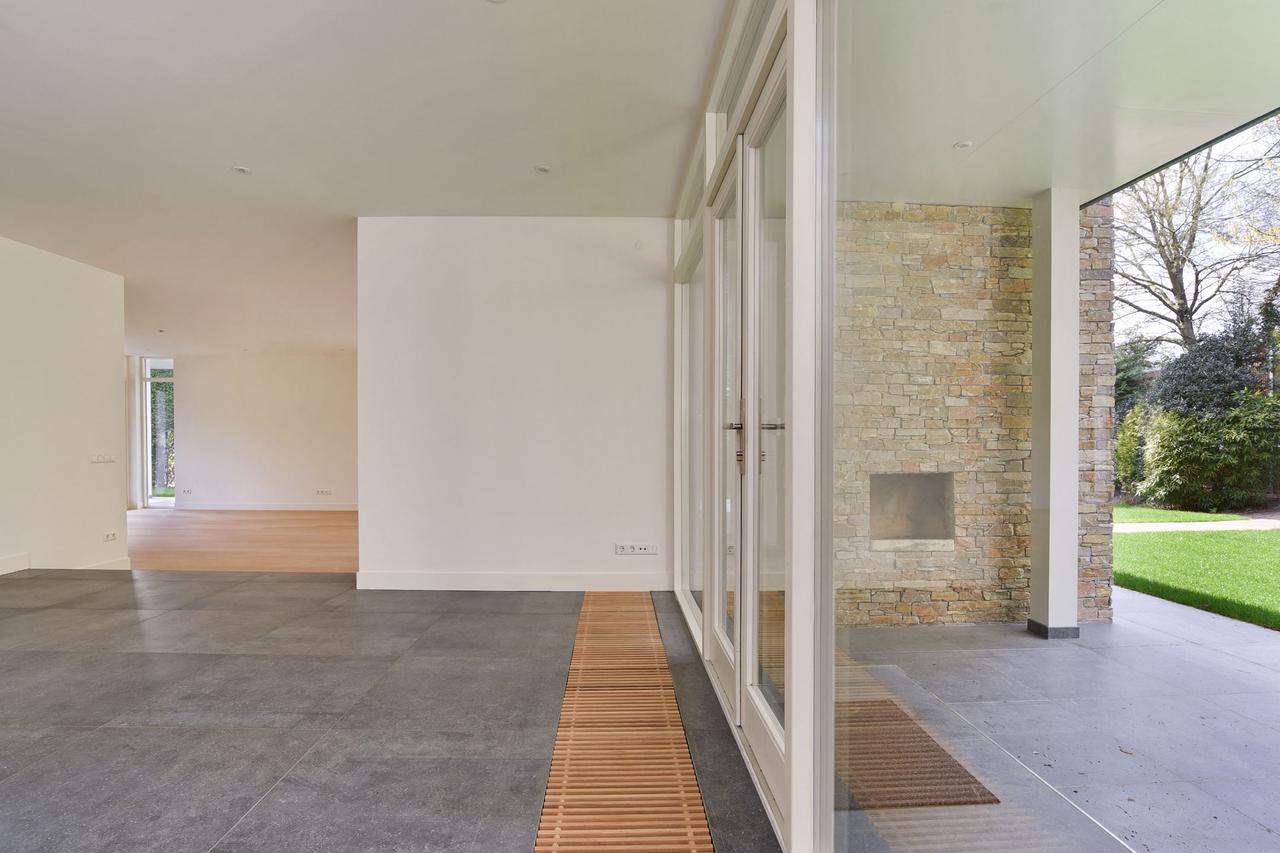330 m² Detached Bungalow with 6 Bedrooms - Image 18