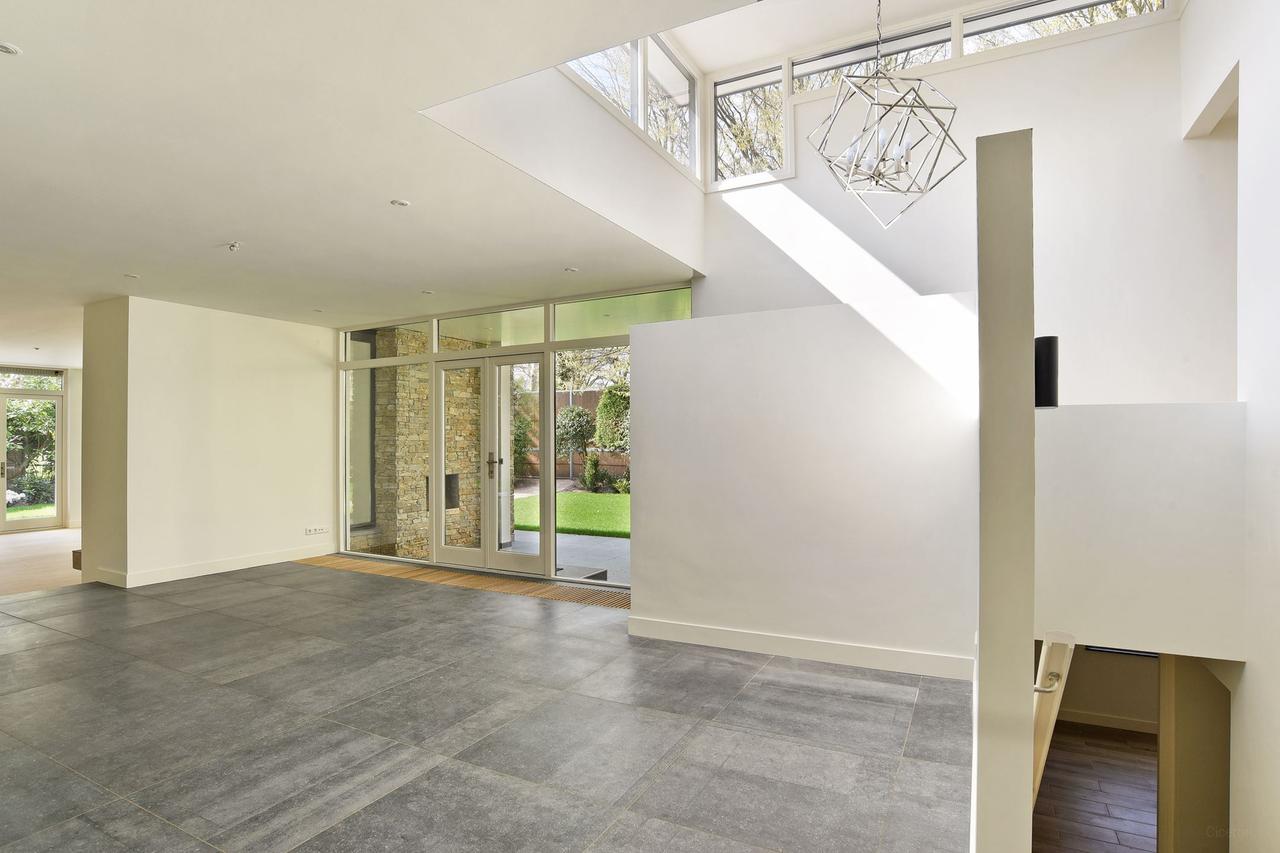 330 m² Detached Bungalow with 6 Bedrooms - Image 19