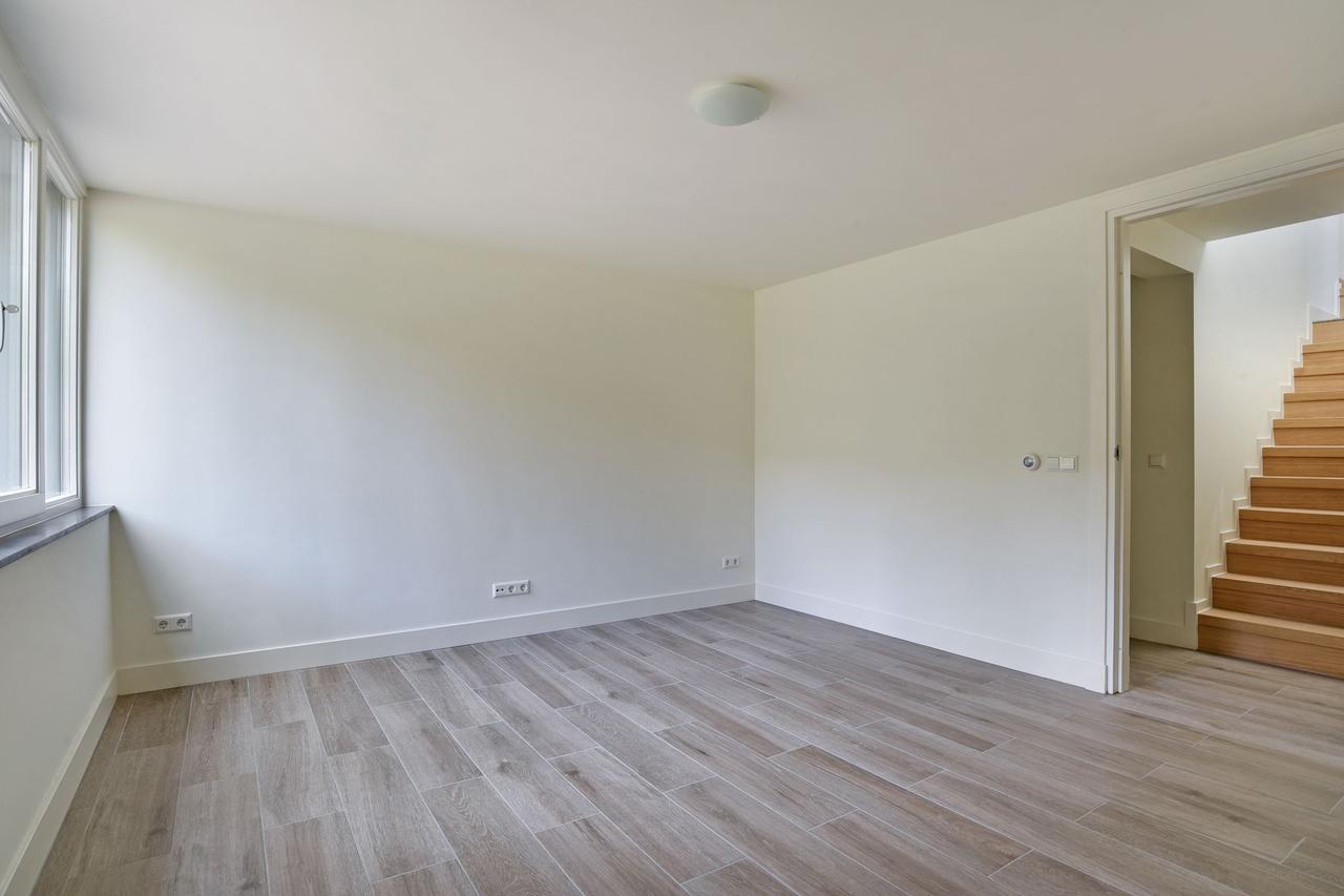 330 m² Detached Bungalow with 6 Bedrooms - Image 24