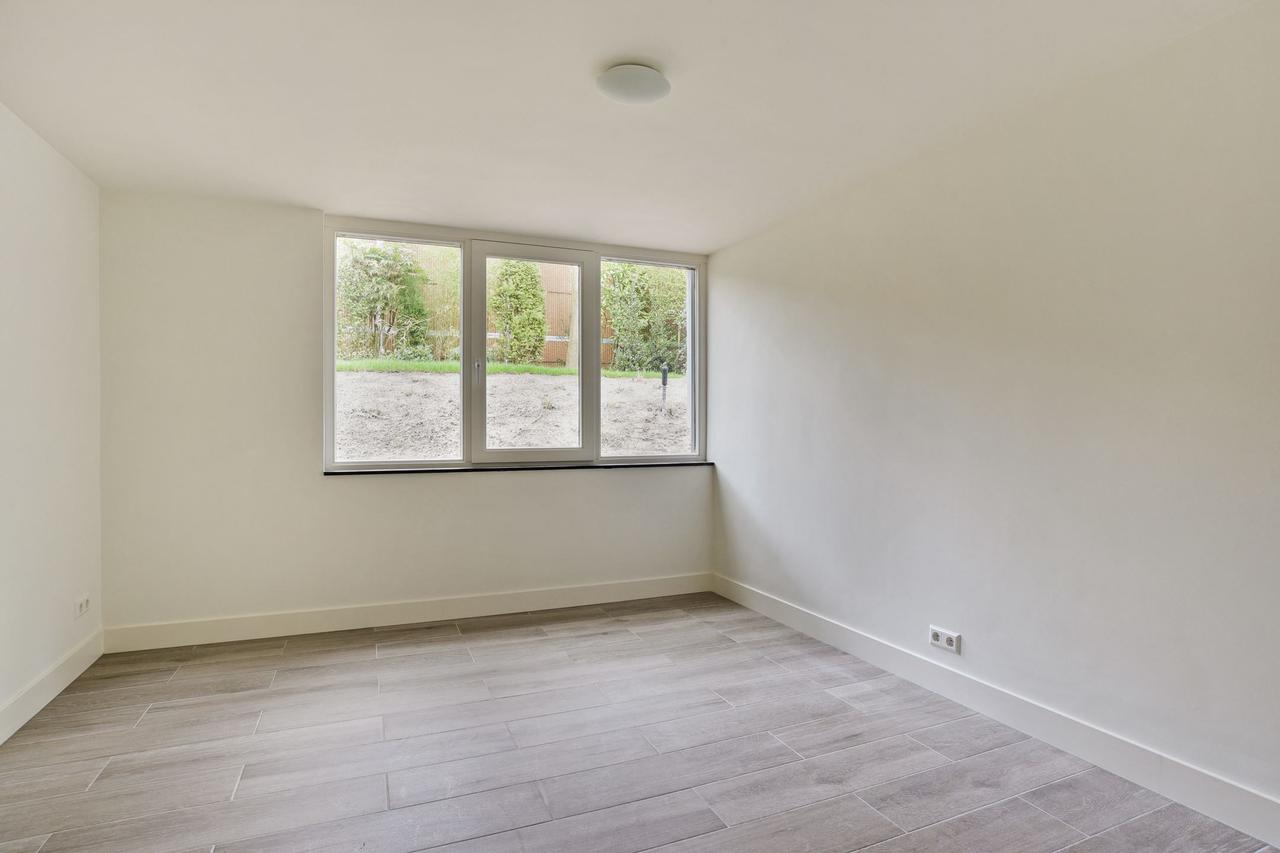 330 m² Detached Bungalow with 6 Bedrooms - Image 25