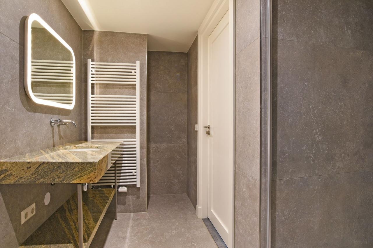 330 m² Detached Bungalow with 6 Bedrooms - Image 30