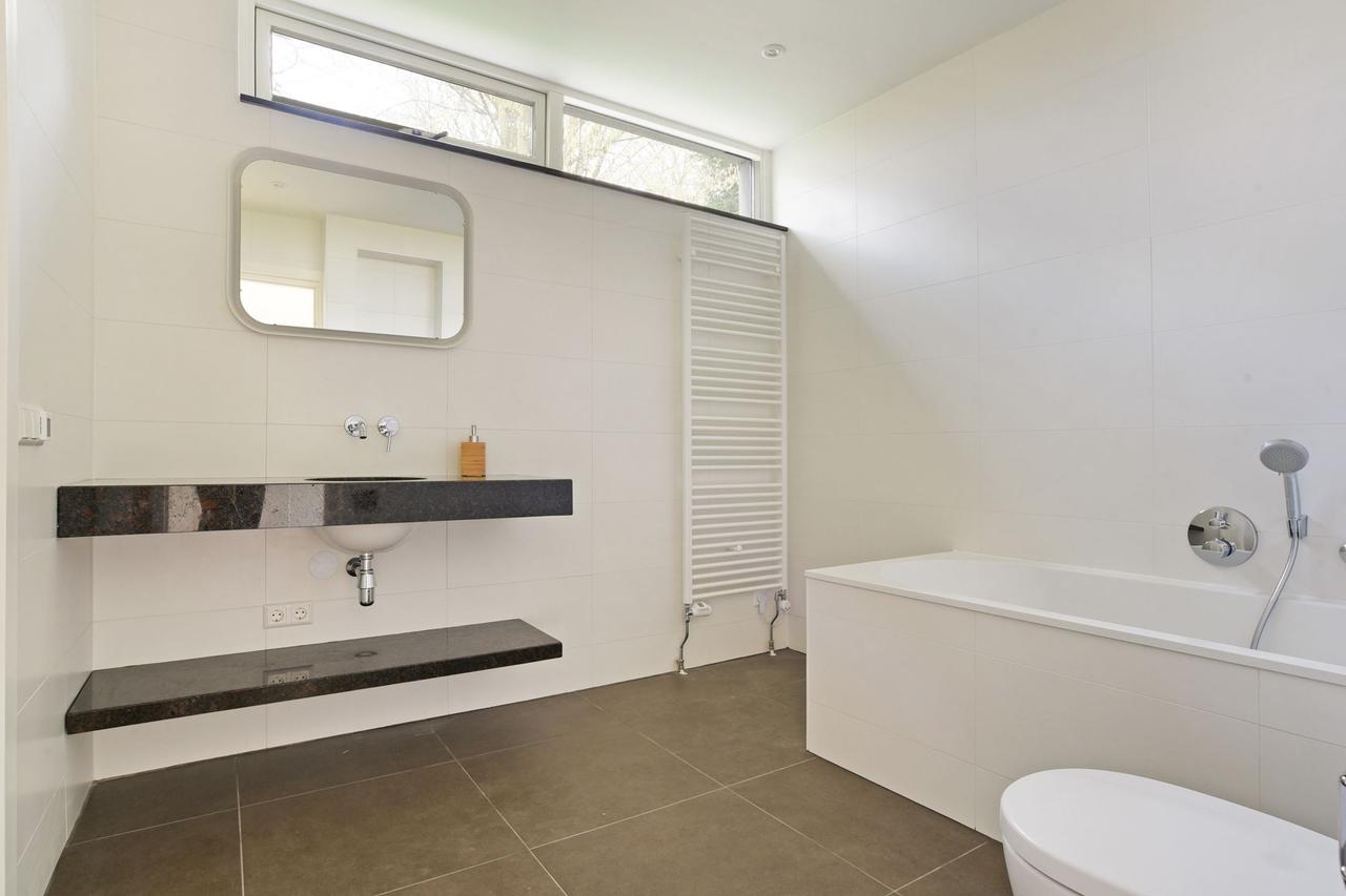 330 m² Detached Bungalow with 6 Bedrooms - Image 37