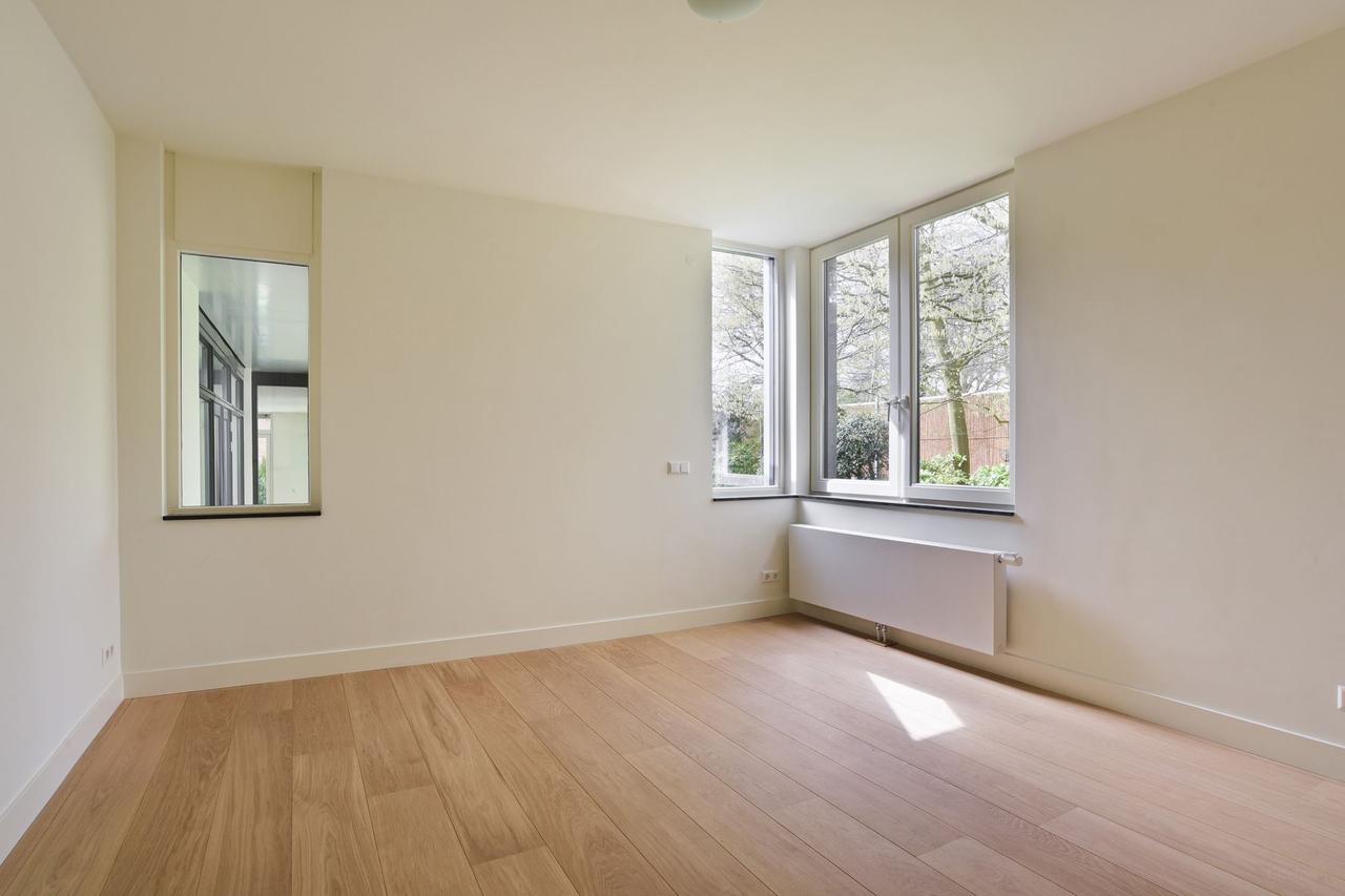 330 m² Detached Bungalow with 6 Bedrooms - Image 41