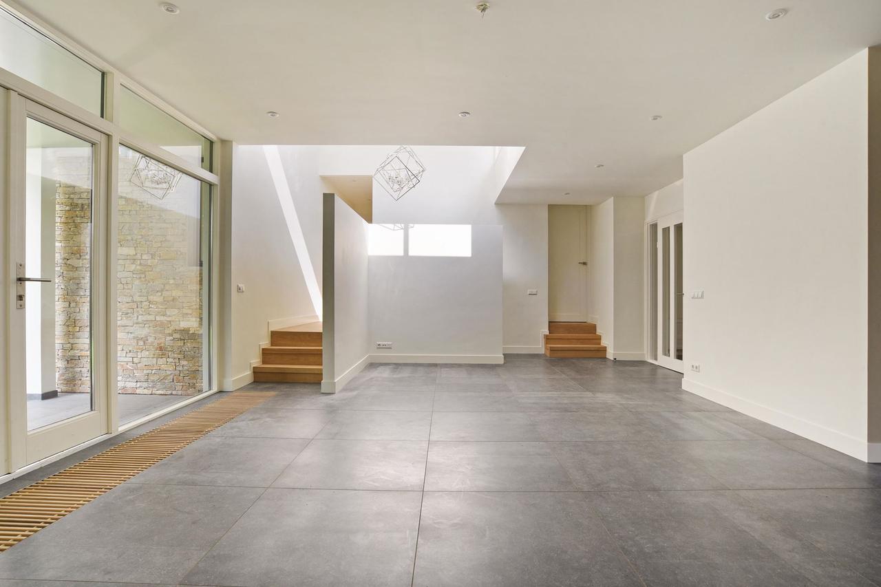 330 m² Detached Bungalow with 6 Bedrooms - Image 43