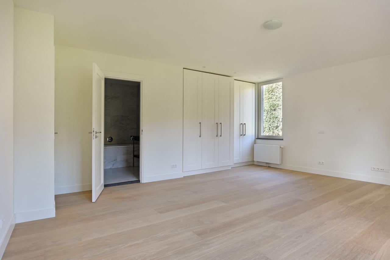 330 m² Detached Bungalow with 6 Bedrooms - Image 45