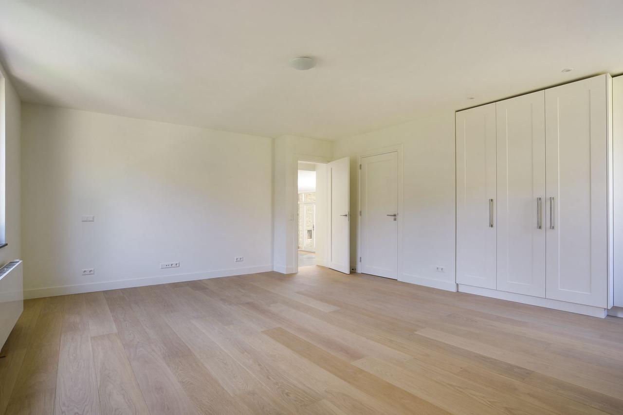 330 m² Detached Bungalow with 6 Bedrooms - Image 46