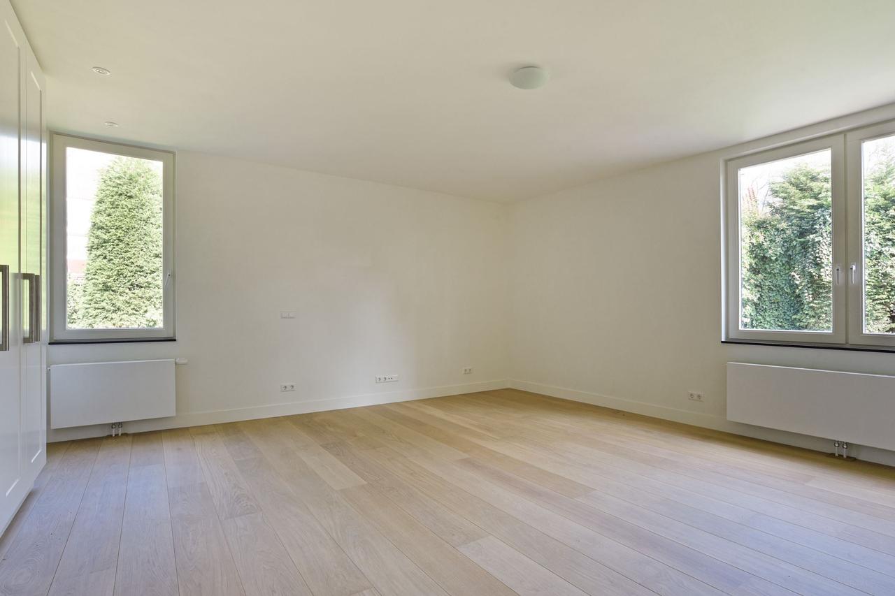 330 m² Detached Bungalow with 6 Bedrooms - Image 47