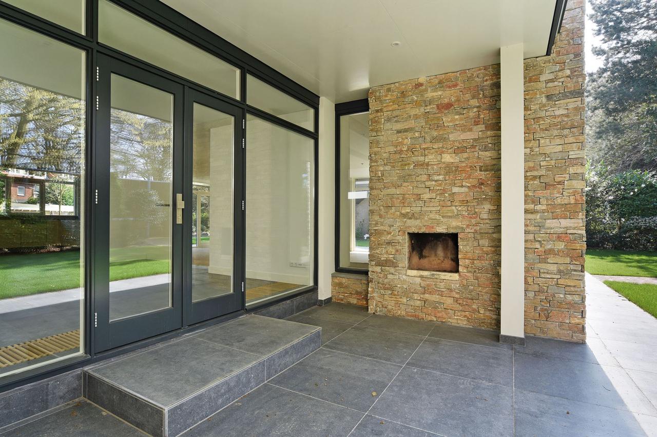 330 m² Detached Bungalow with 6 Bedrooms - Image 48