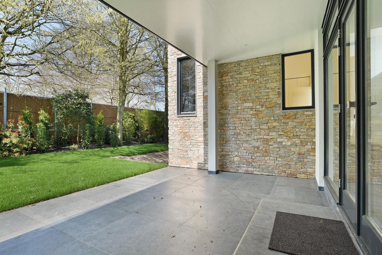 330 m² Detached Bungalow with 6 Bedrooms - Image 49