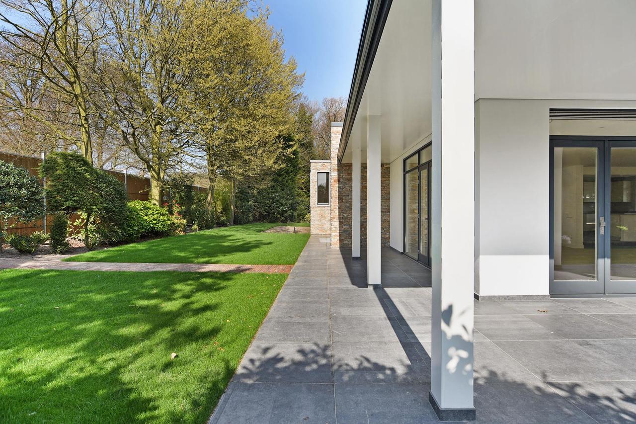 330 m² Detached Bungalow with 6 Bedrooms - Image 51