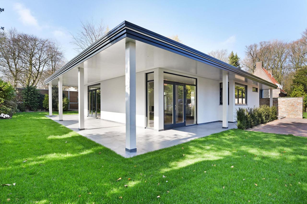 330 m² Detached Bungalow with 6 Bedrooms - Image 52